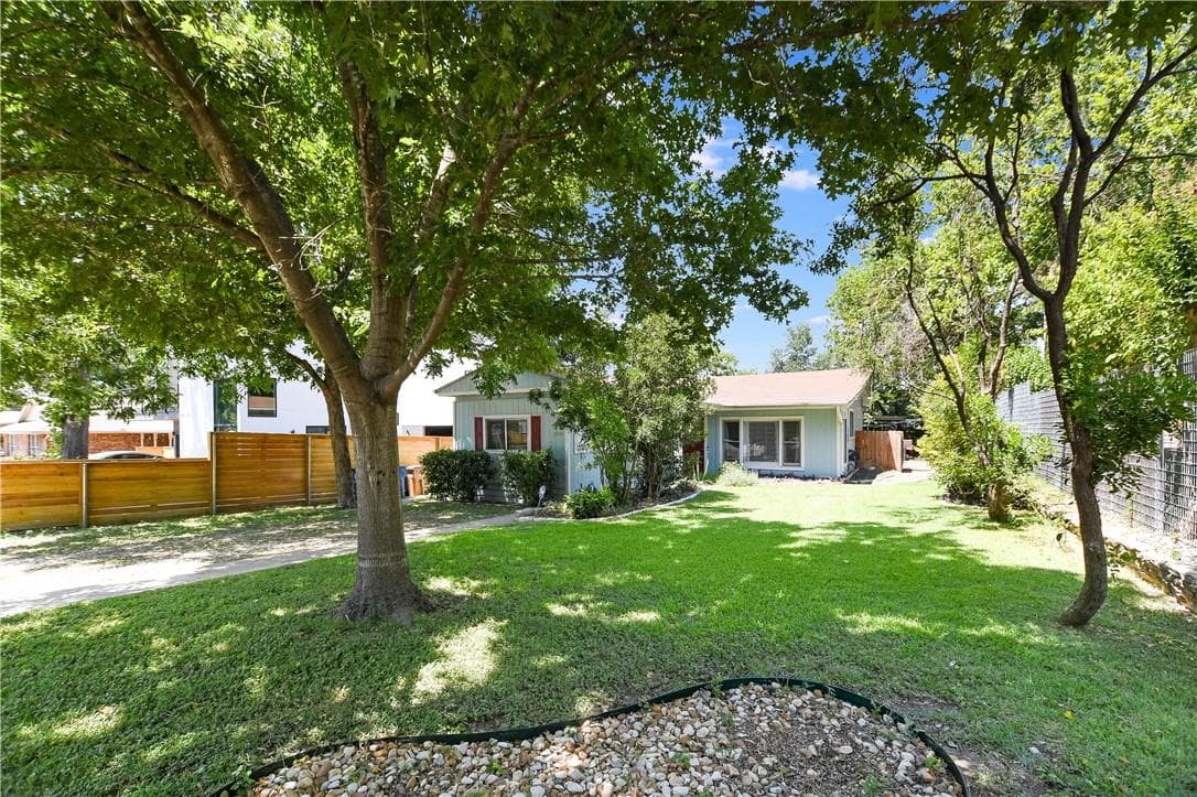 208  BRAESWOOD Rd