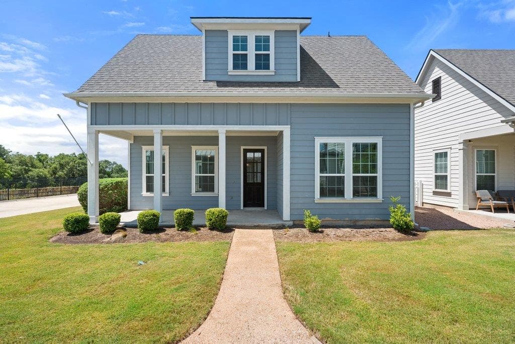 1166  Grant Wood Ave