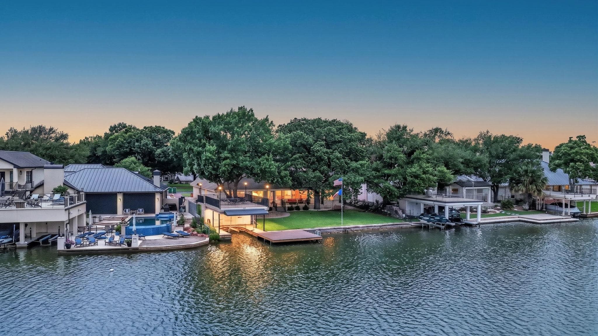 909 Red Sails Dr