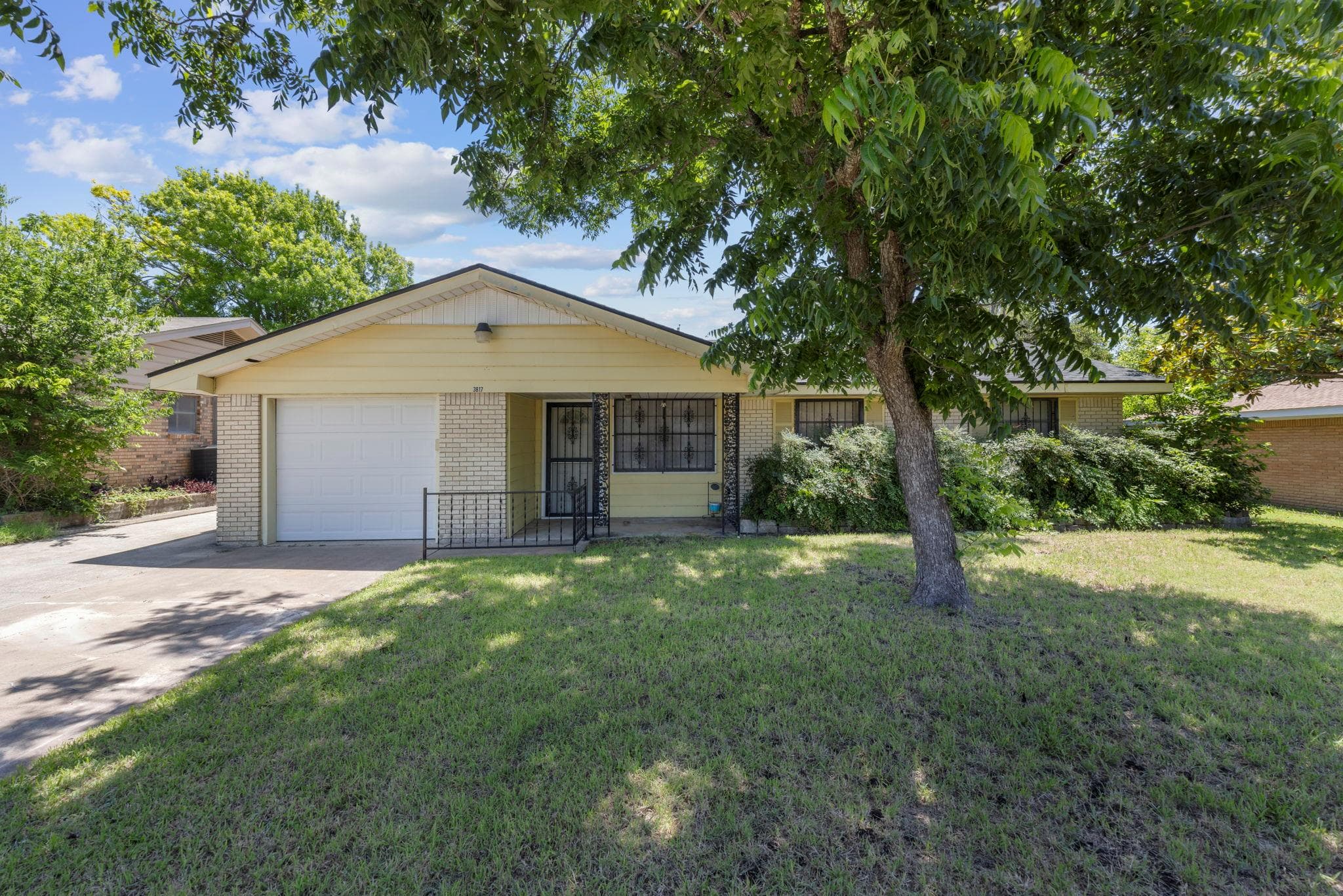 3817  Lancelot Ln