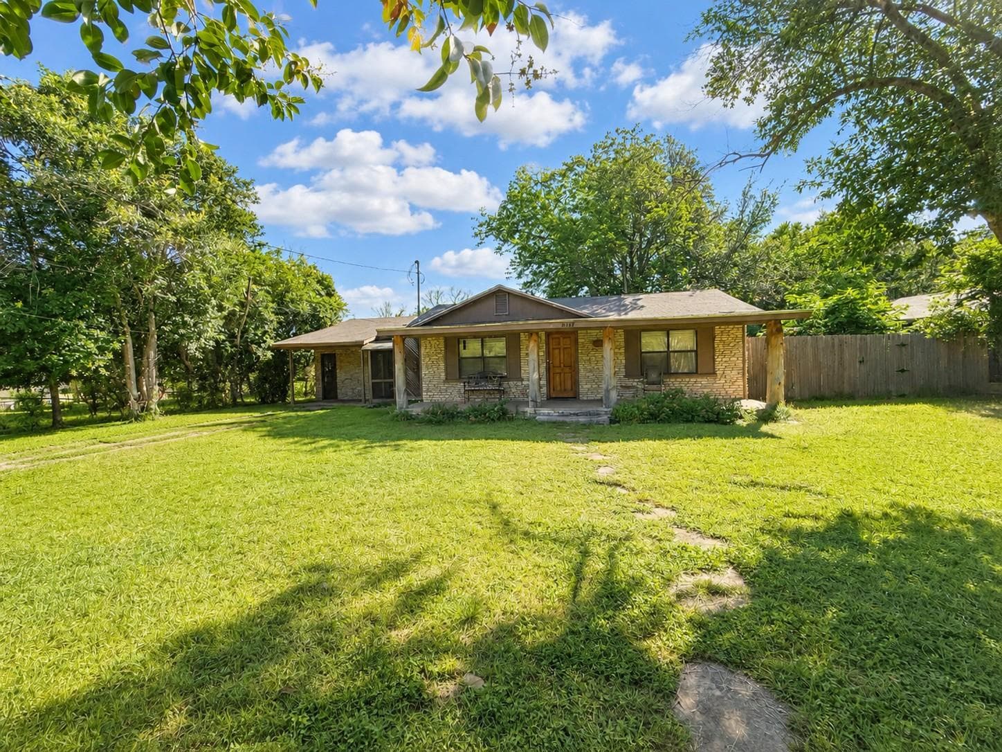 2107  Saratoga Dr