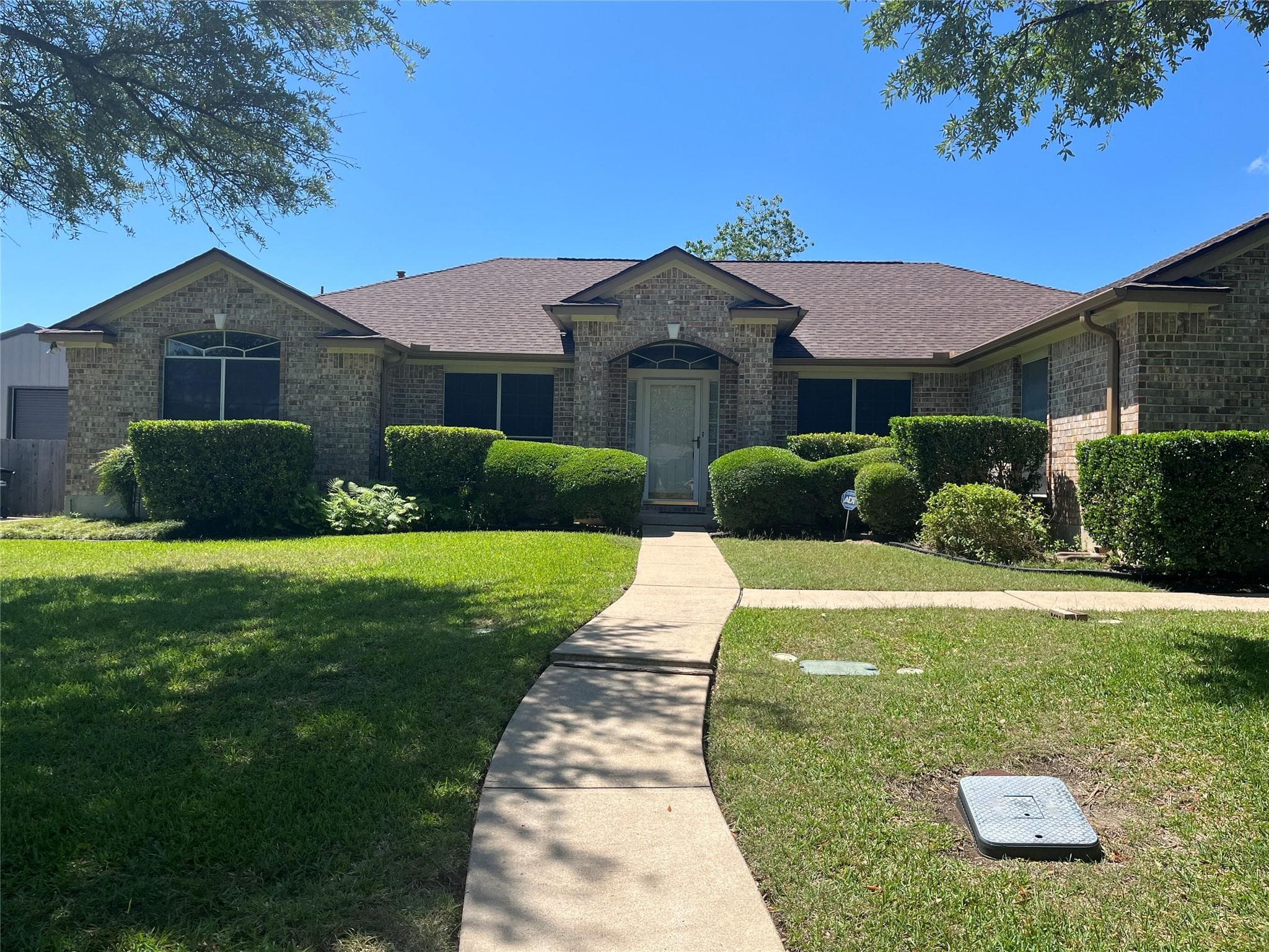 100  Adelfa Dr