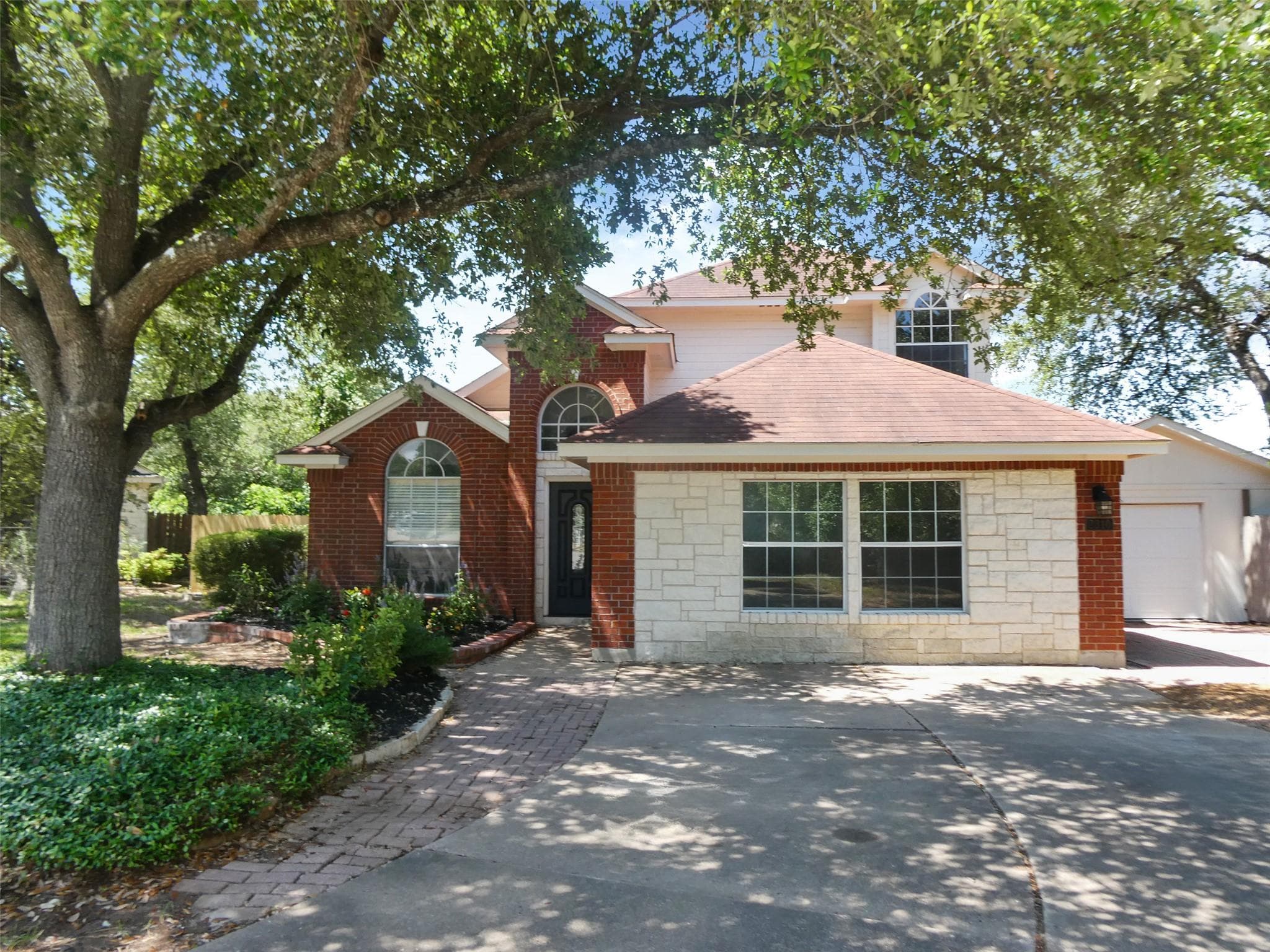 2310  MACAW Dr