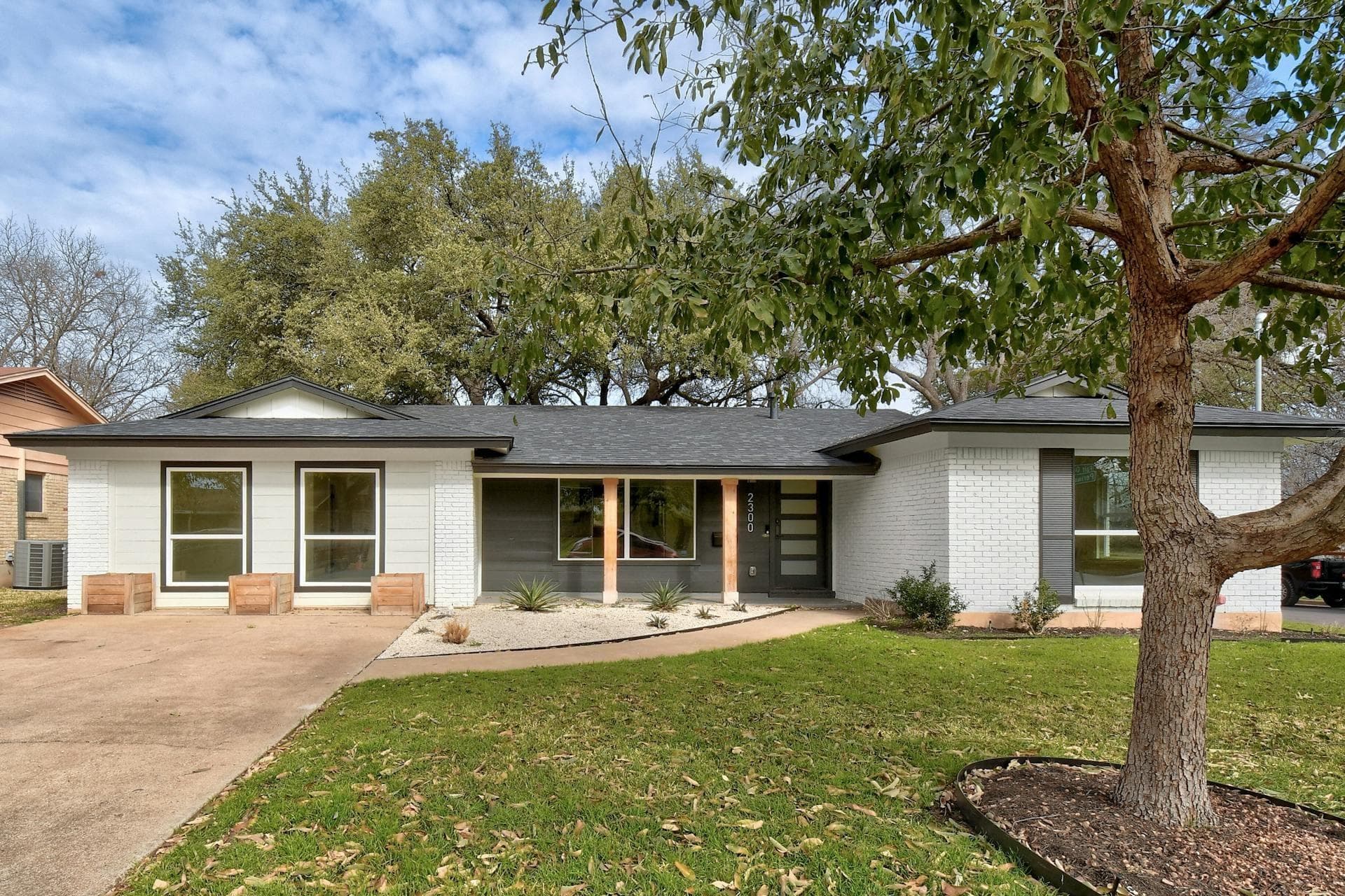 2300  Fair Oaks Dr
