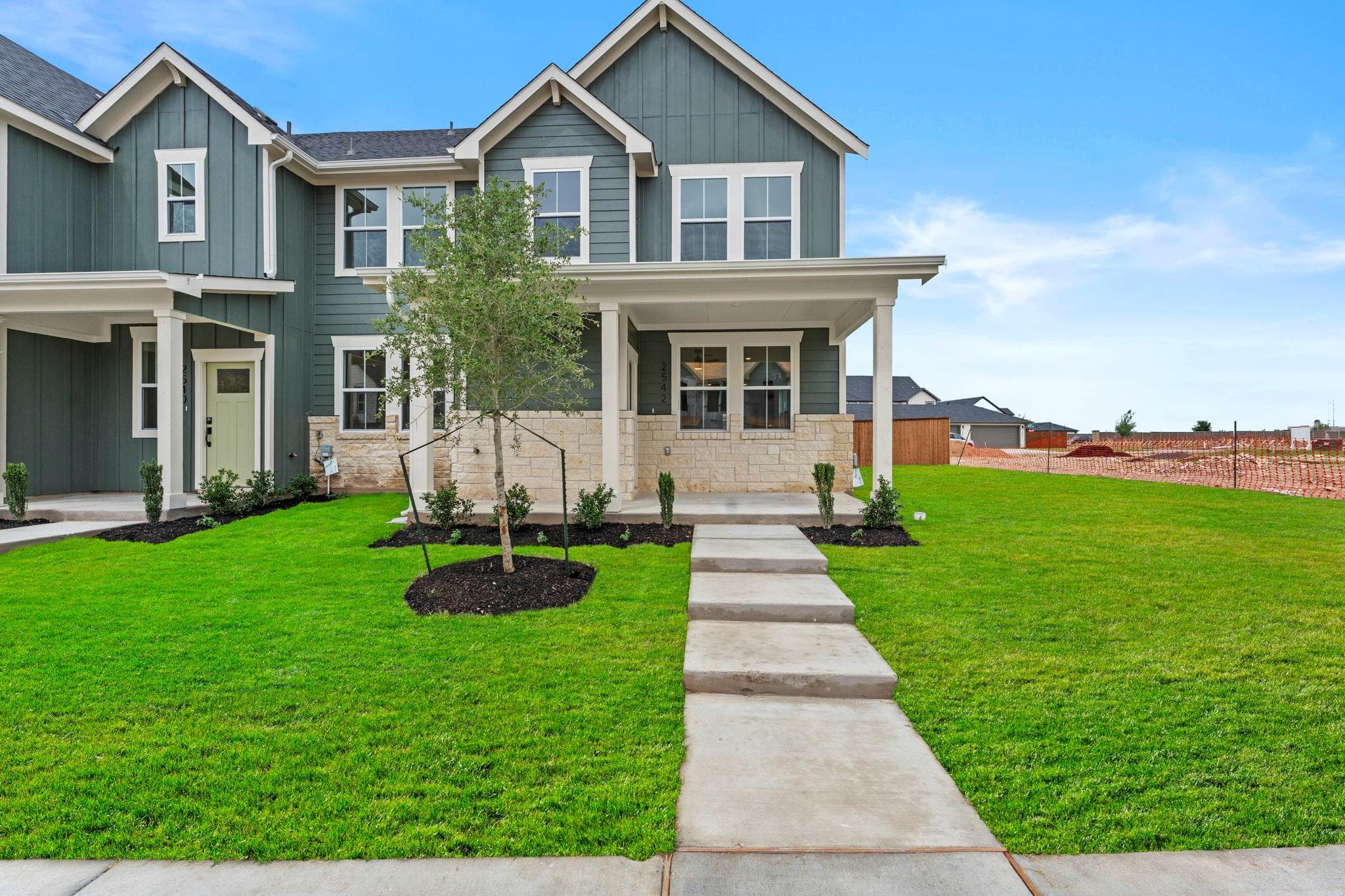 2542  Violet Theo Ln