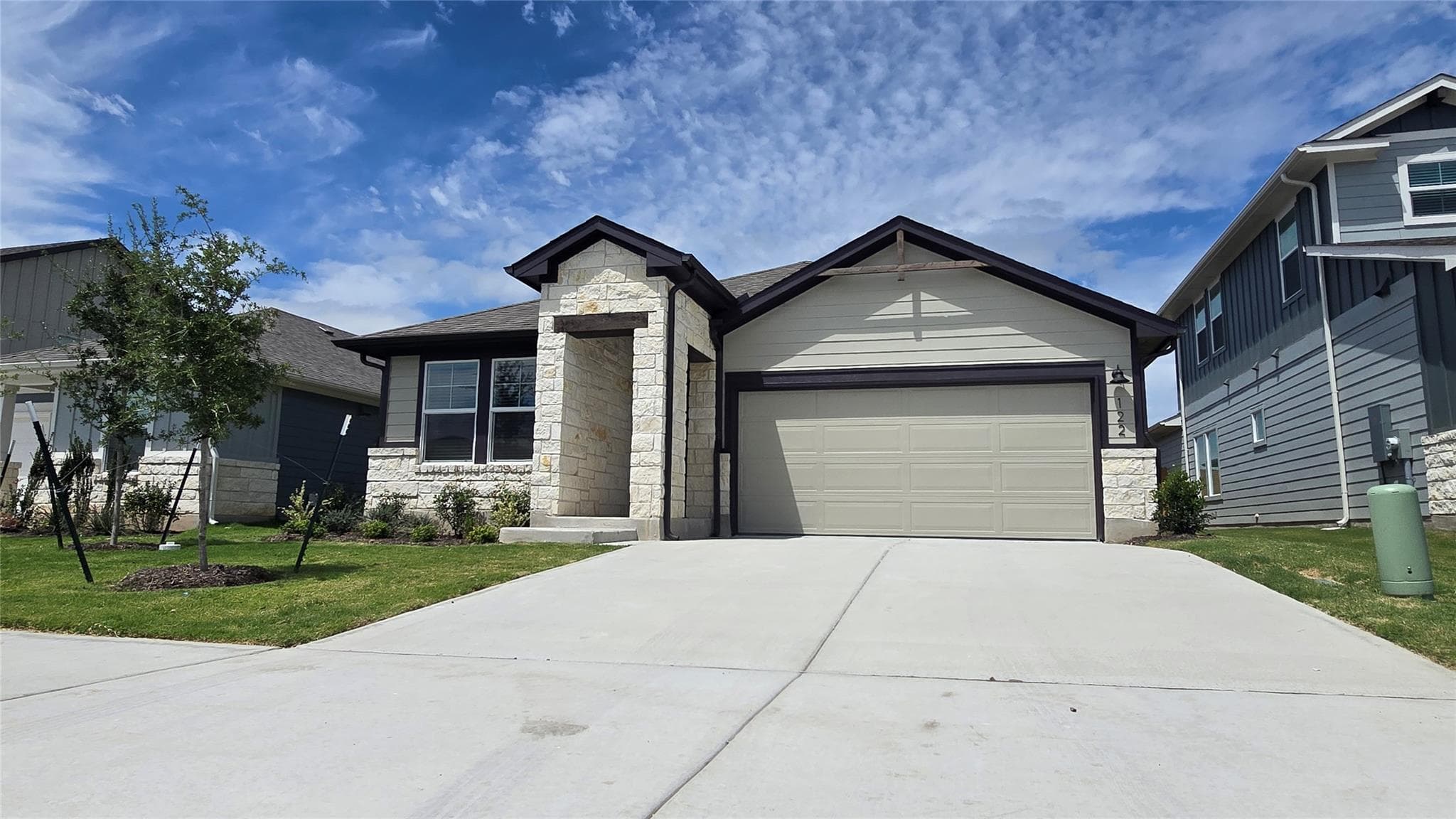 122 Holmby Dr
