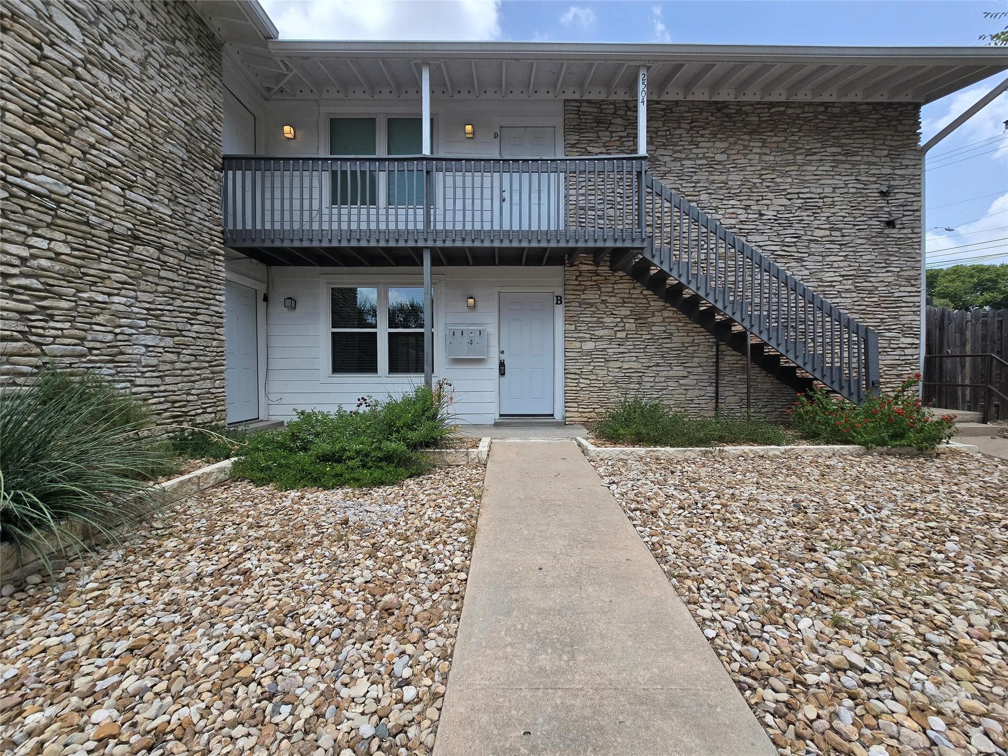 2504  Manor Cir  #B