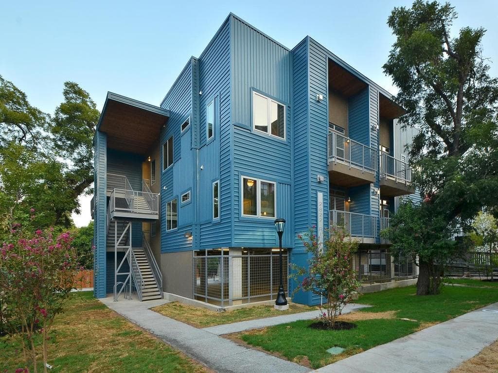 2822  Rio Grande St  #304
