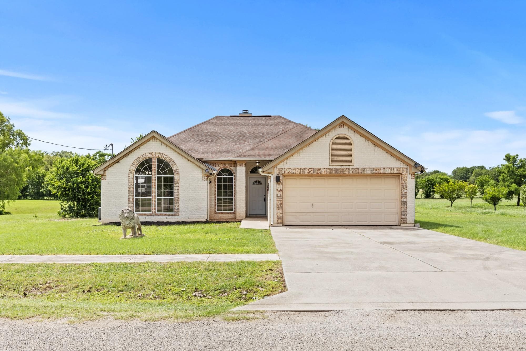 84  Thomas Dr