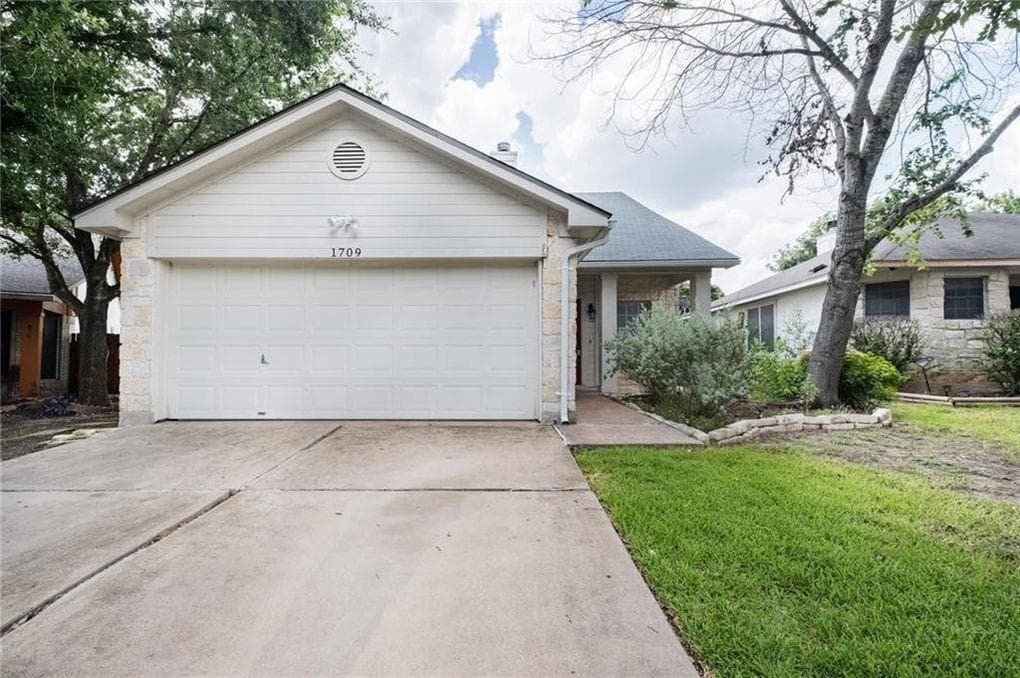 1709  Royal Ascot Dr