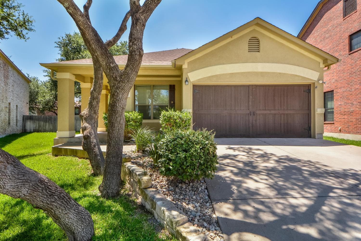 2202 Ezra Ct
