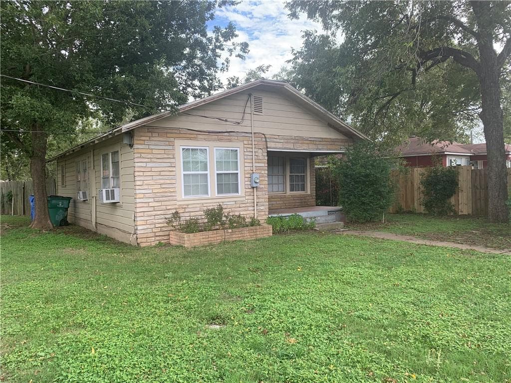 2305  Main St