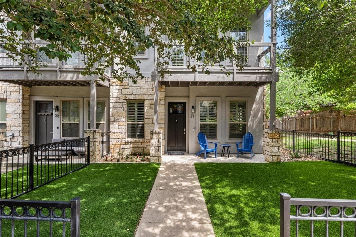 2520  Bluebonnet Ln  #21