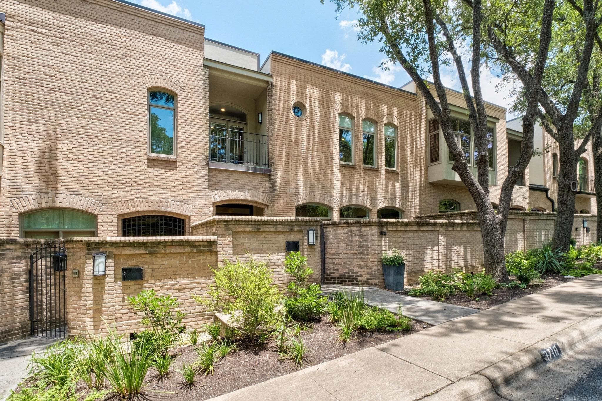 3718 Bridle Path