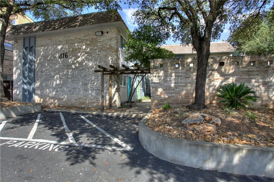 816 W North Loop Blvd ##111