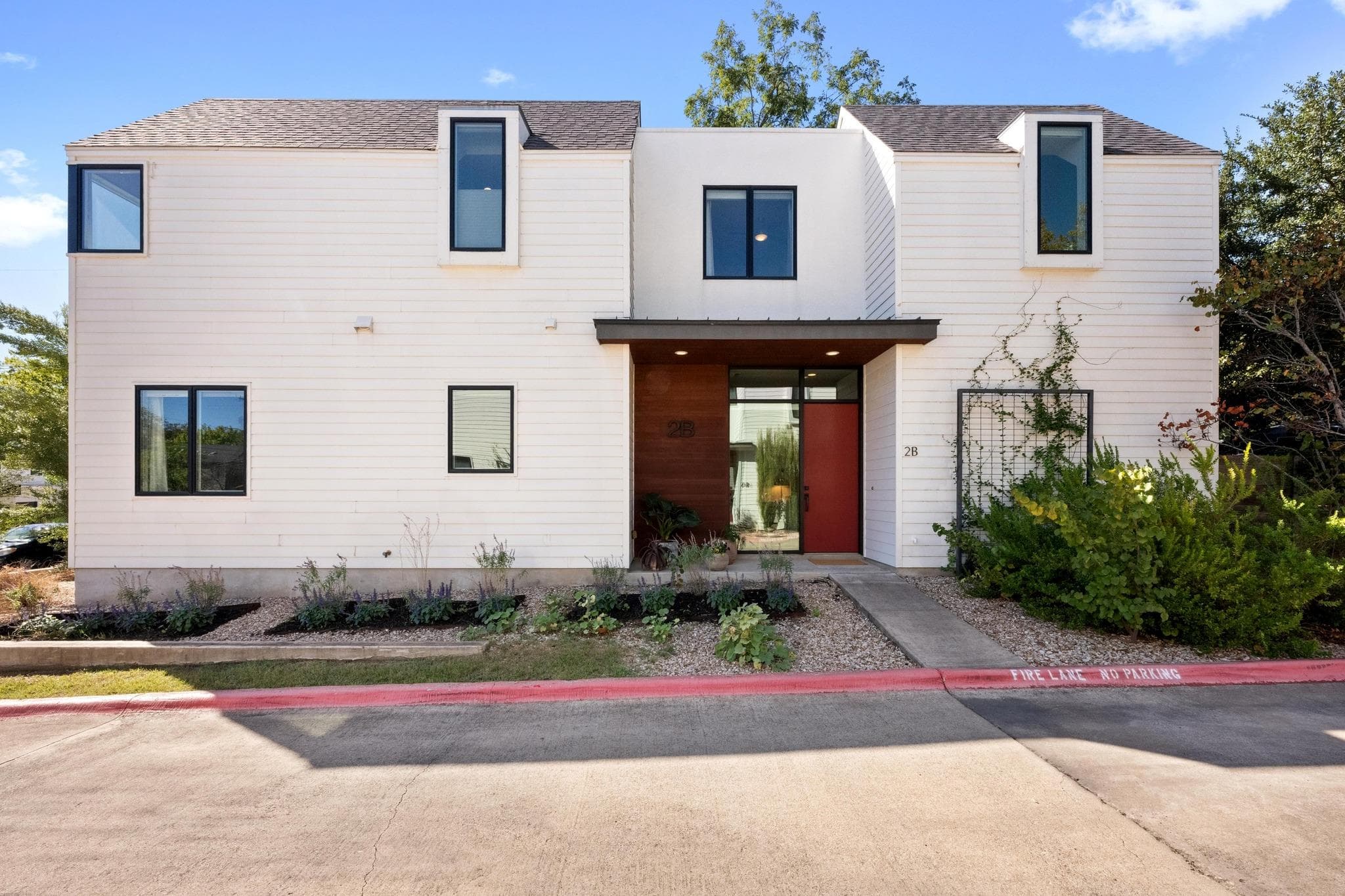 2010  Goodrich Ave  #2B