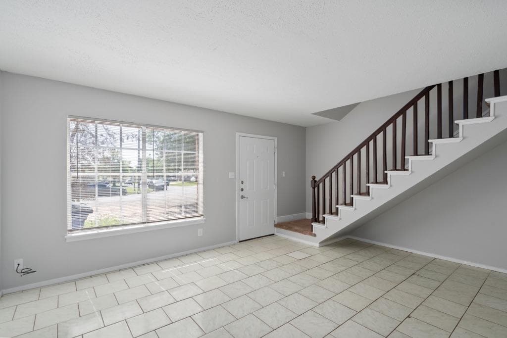 5800  Belmoor Dr  #C
