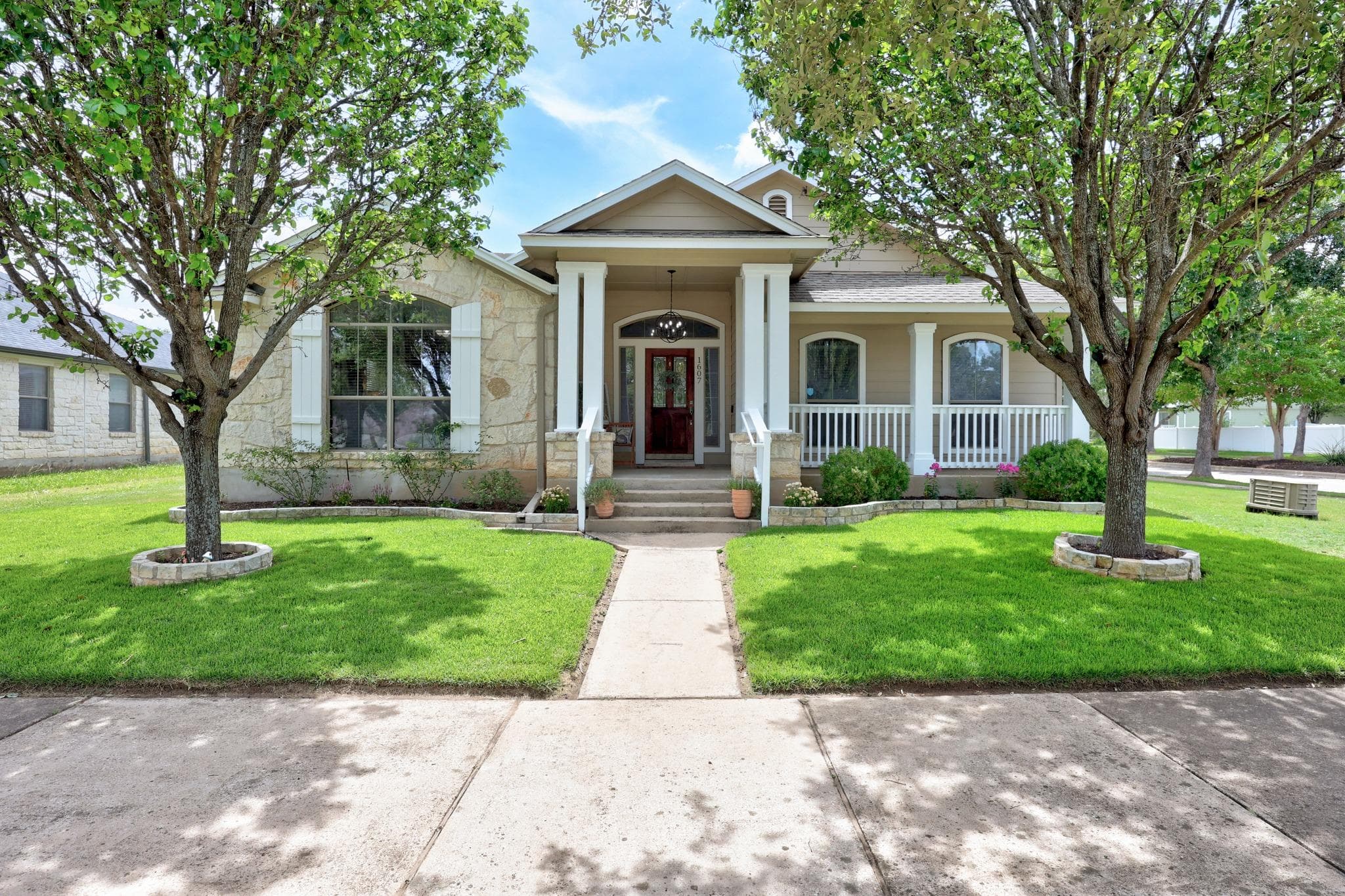 1607  Main St