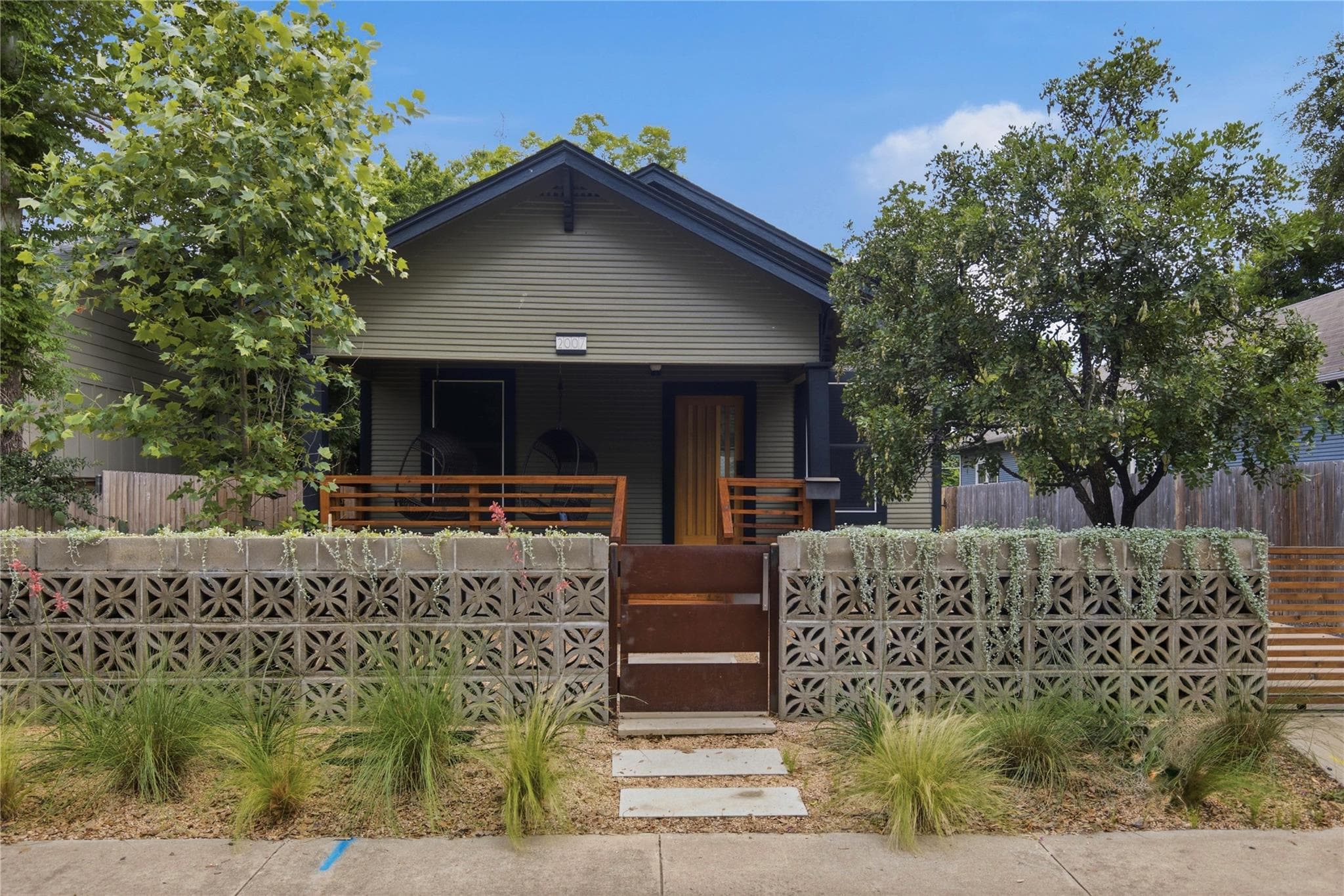 2007 E 2nd St