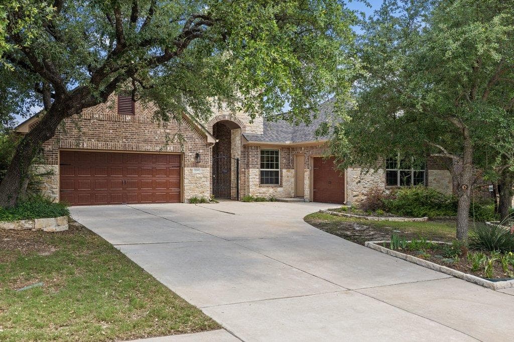 2120  Peoria Dr