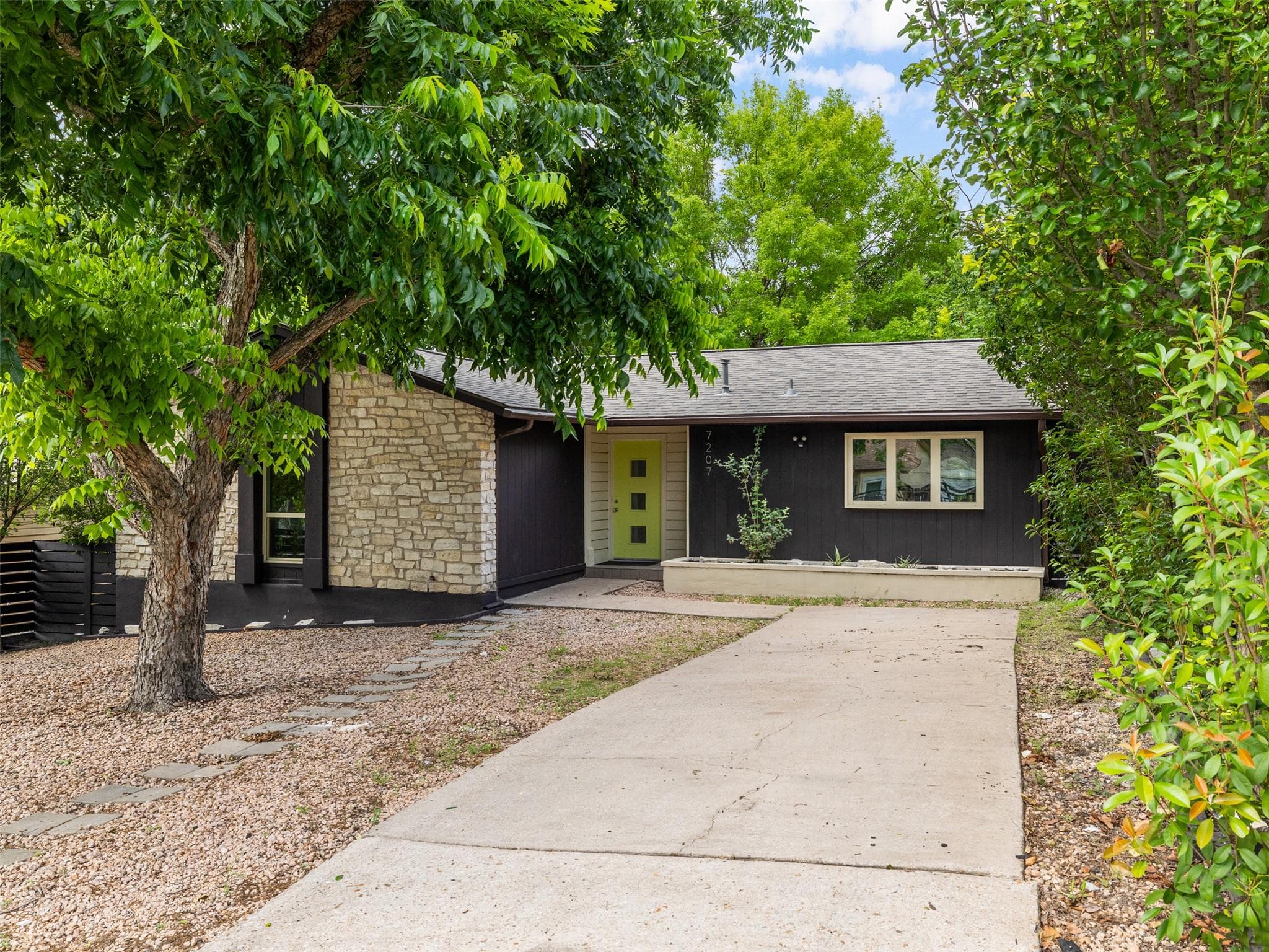 7207  Ellington Cir