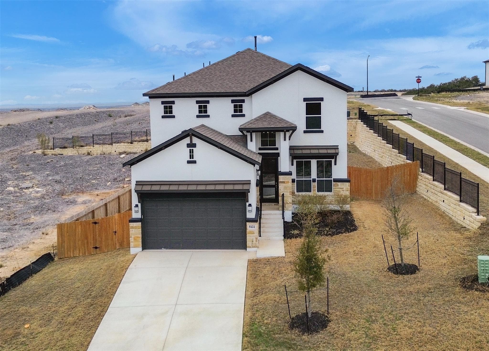 8424  Red Bottle Brush Rd