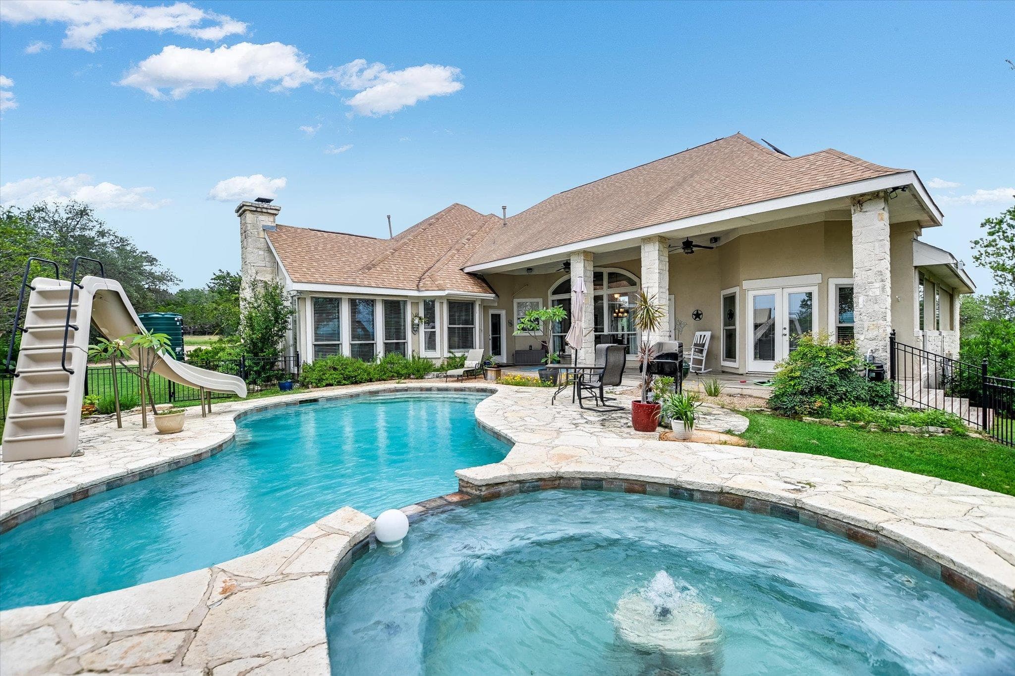 300  Valley Oak Dr