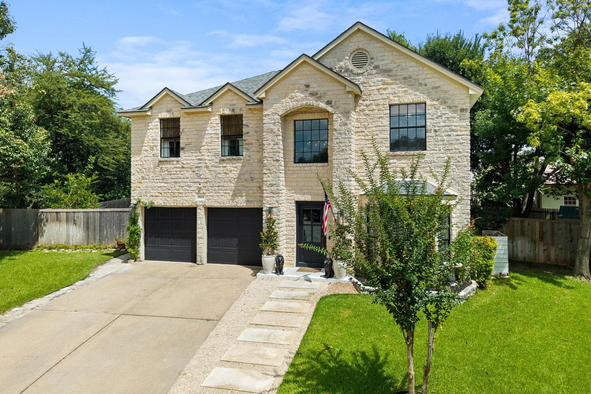 3923  Grayling Ln