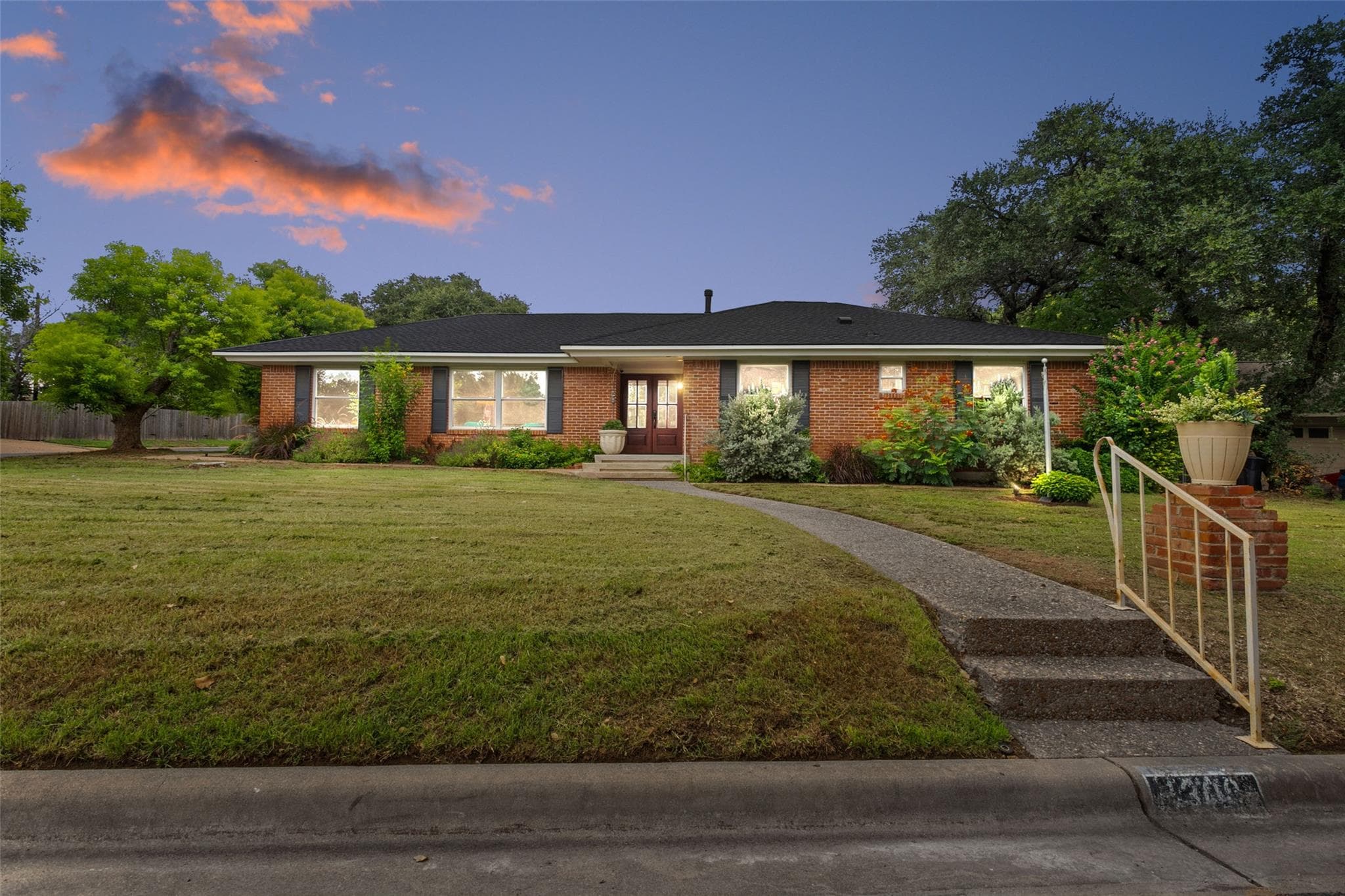 1308  Cardinal Hill Cir