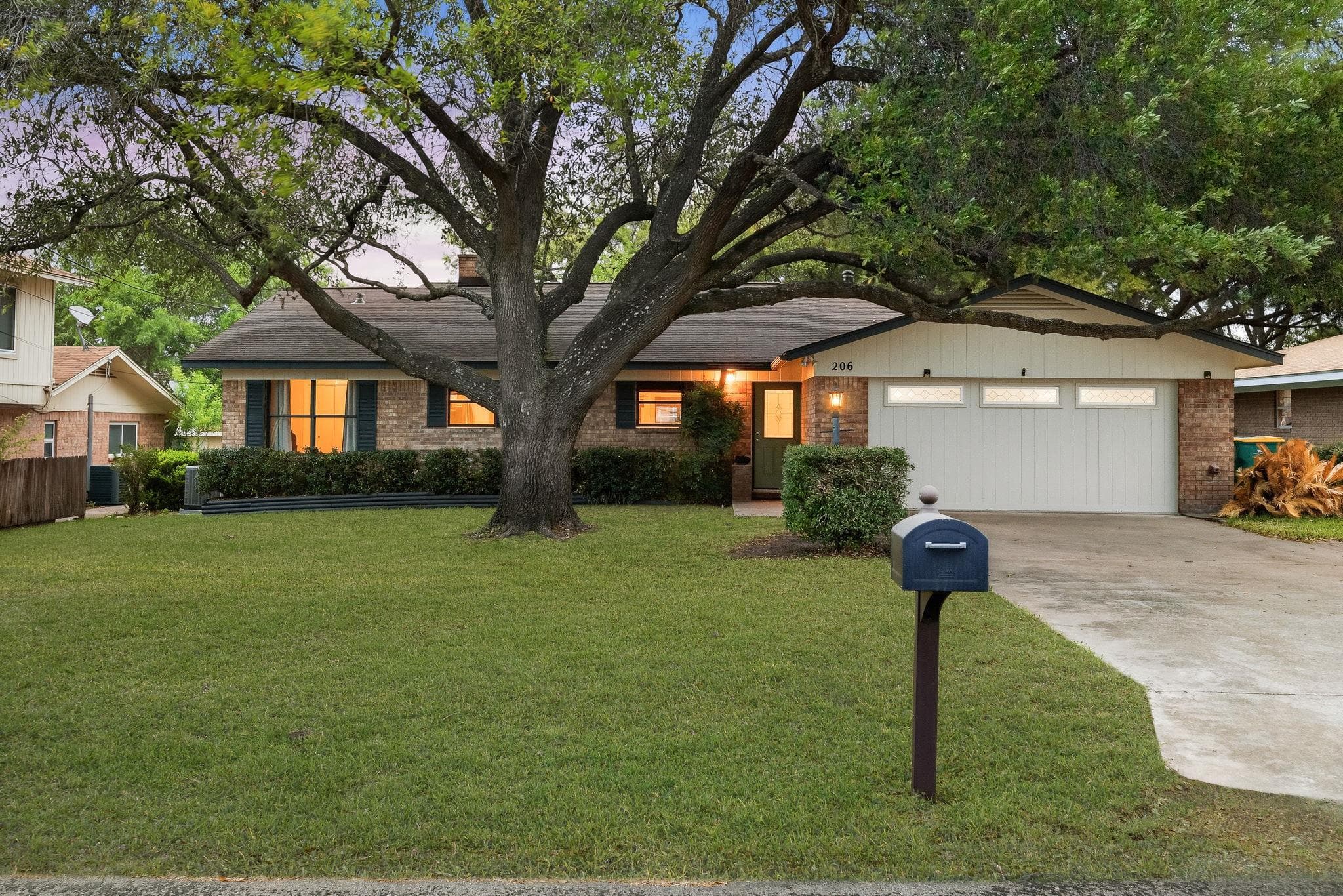 206 E Pheasant Rd