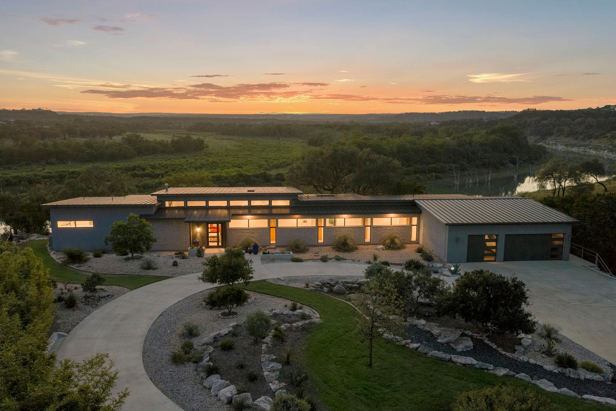 352 Arthur Ct