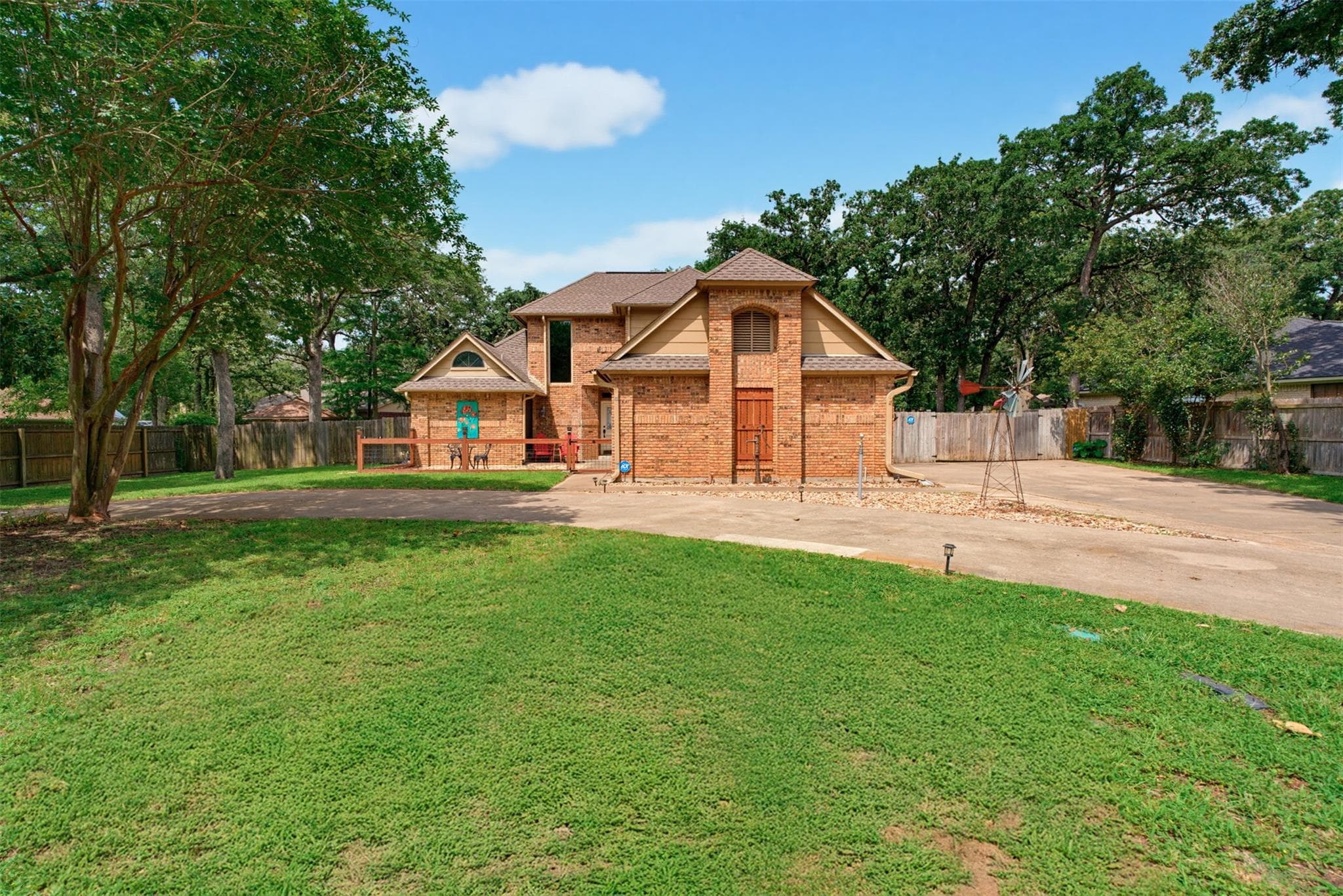 711 Brazos Ave