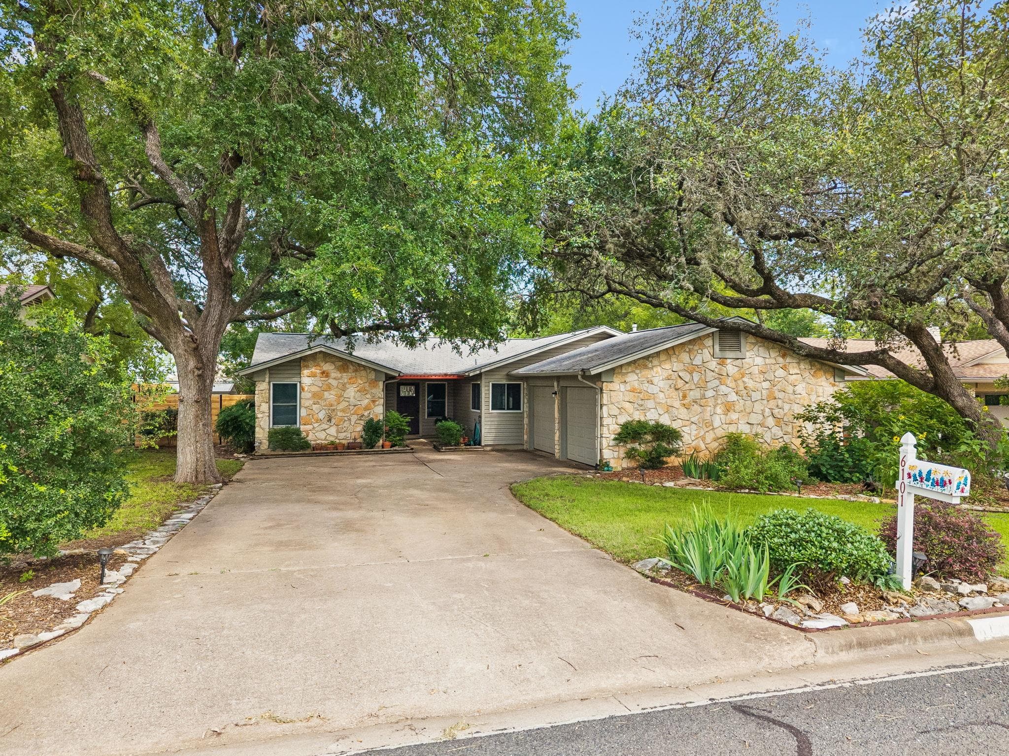6101  Sun Vista Dr