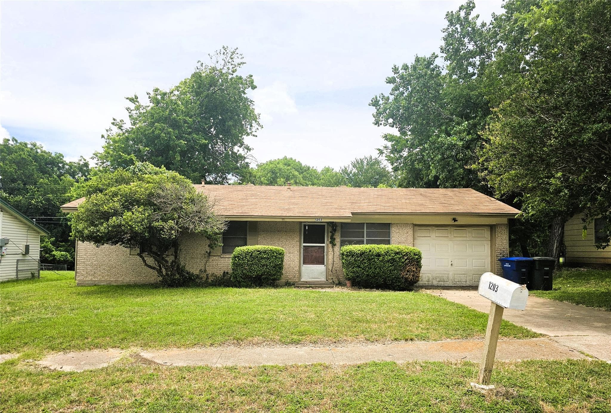 1203  Curry Ave