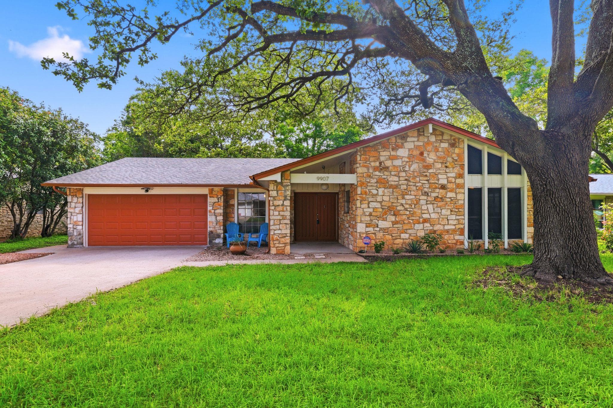 9907  Oak Hollow Dr
