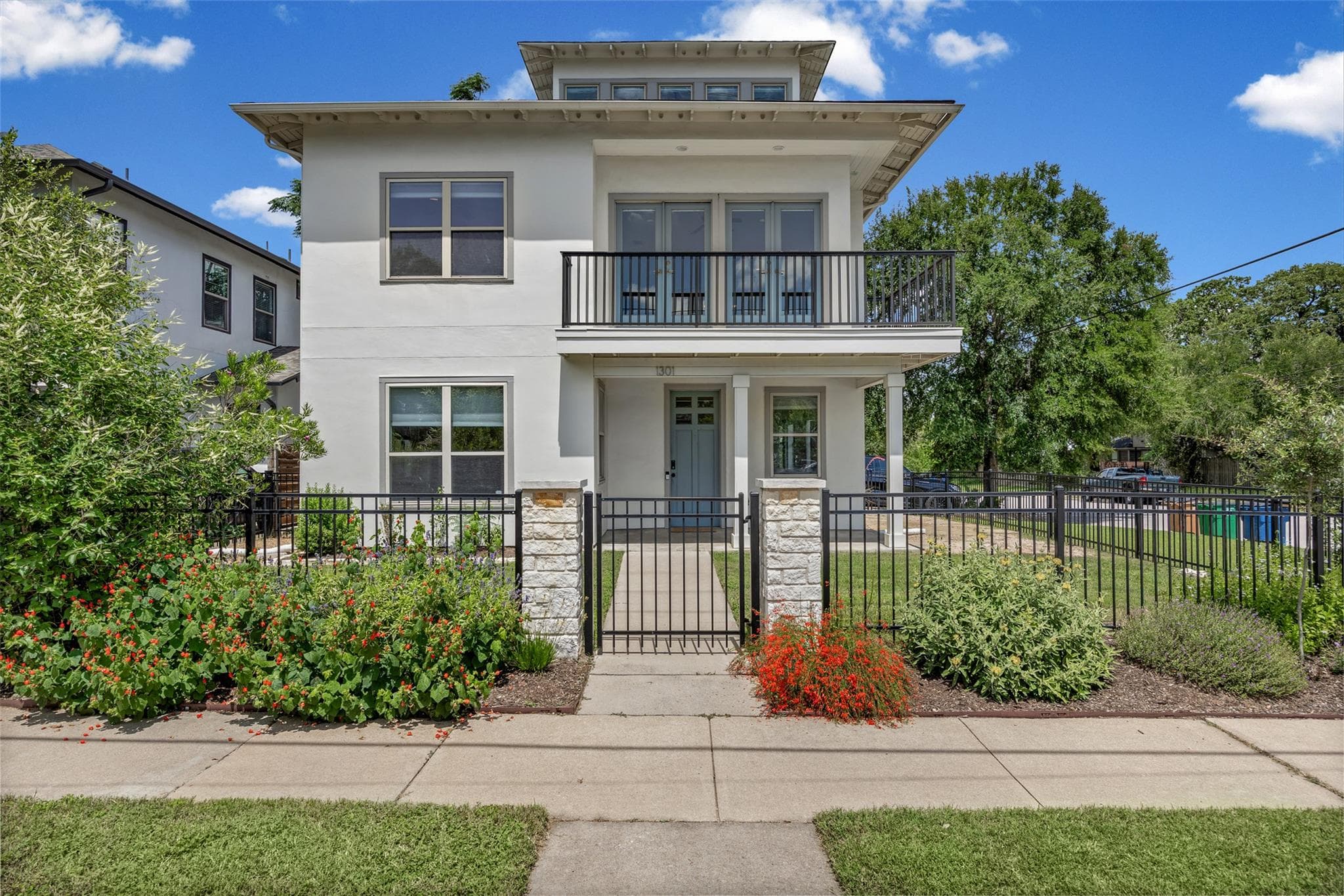 1301 San Bernard St