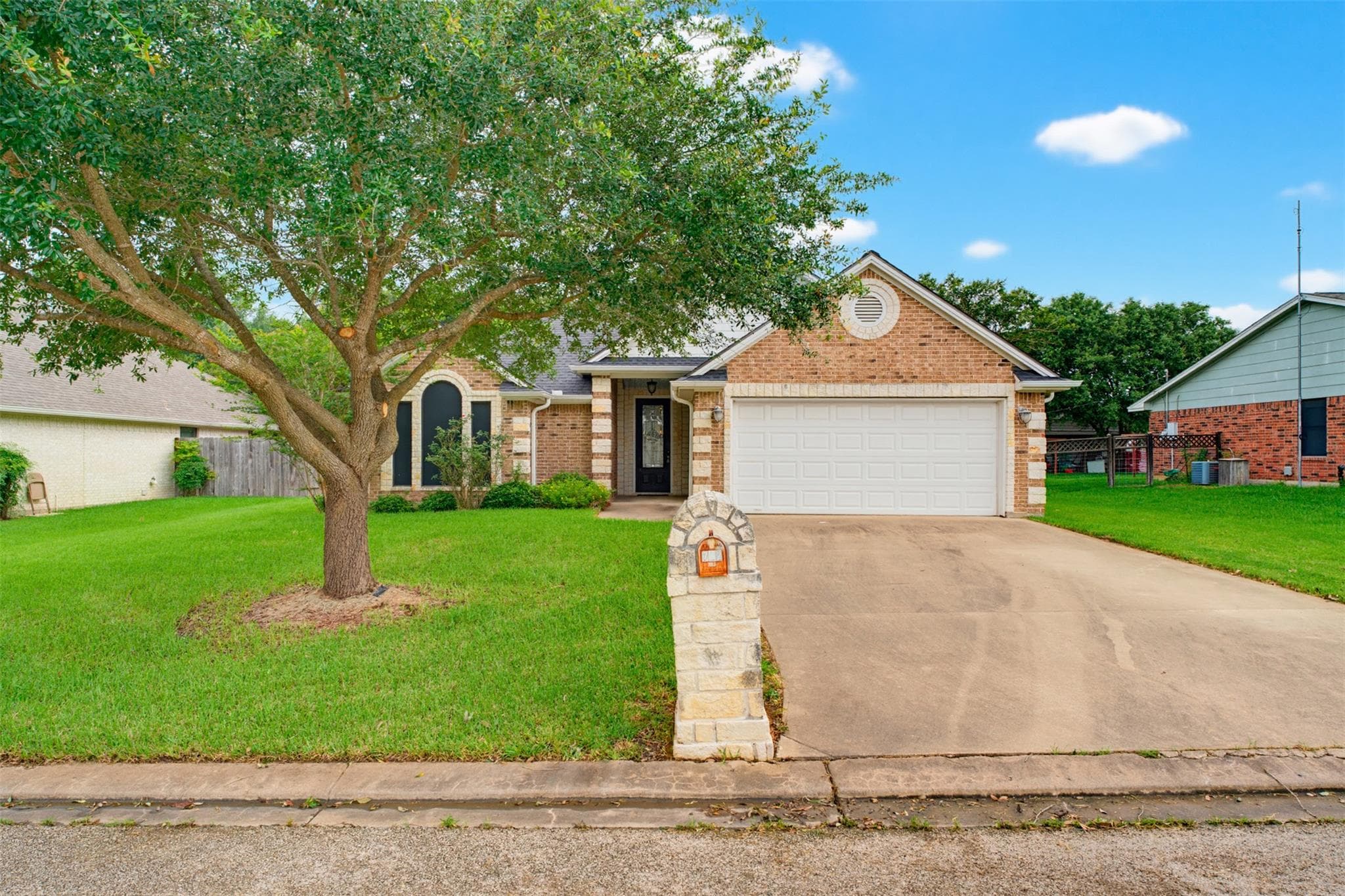 702 Woodson Dr