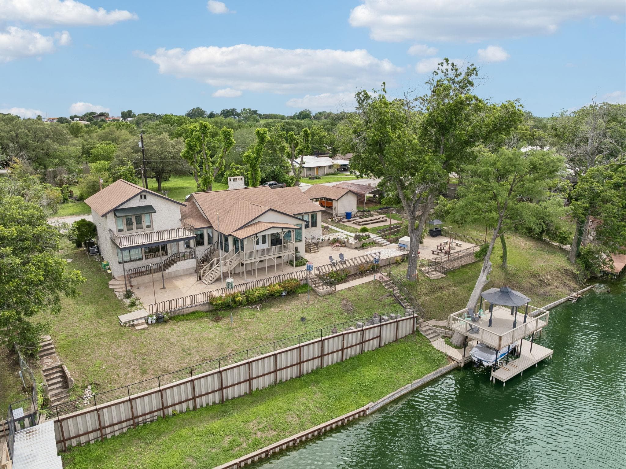 939  Reiley Rd