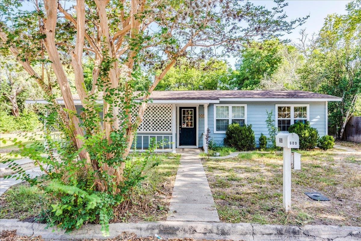 609  Cottonwod St