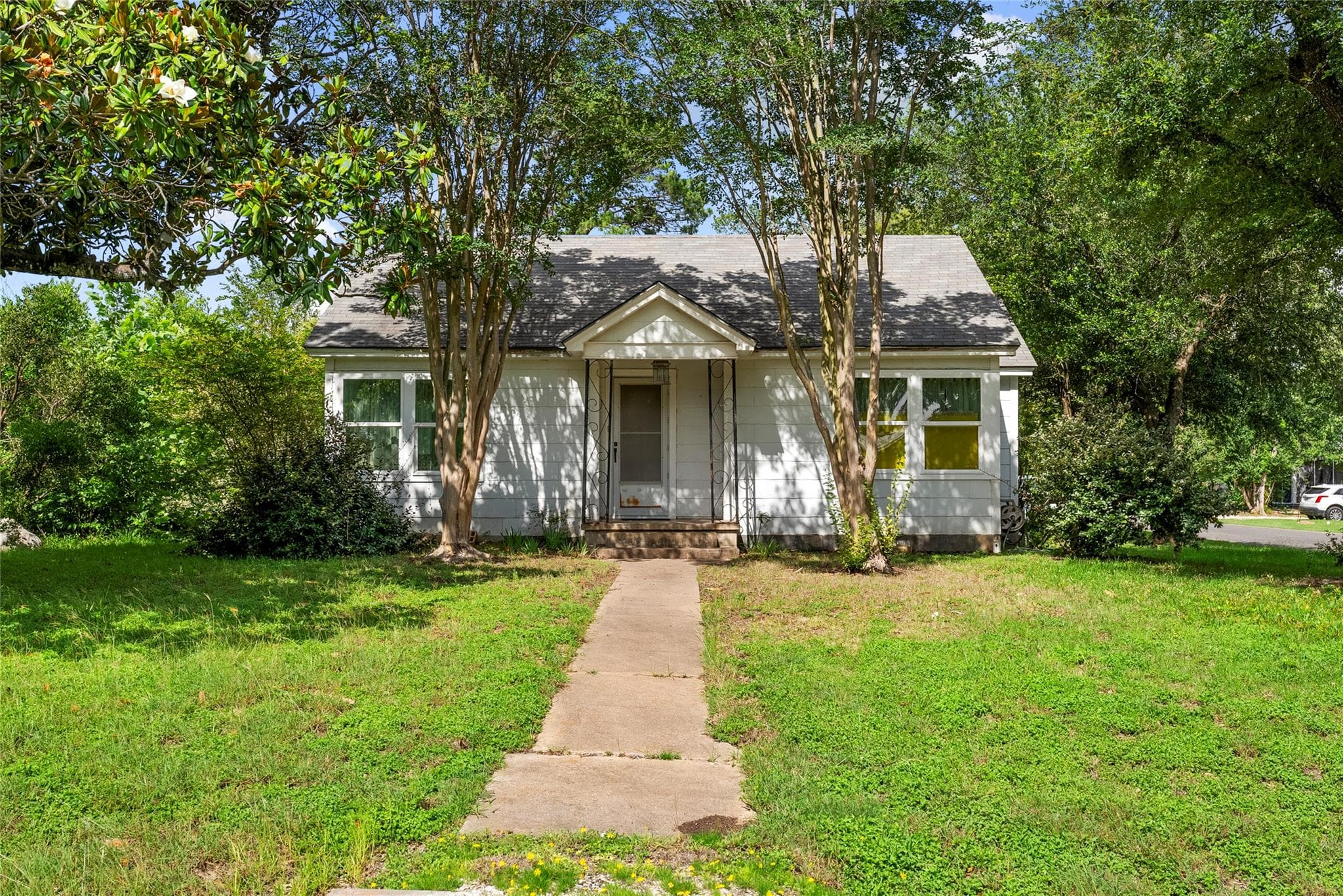 513 N Avenue F None