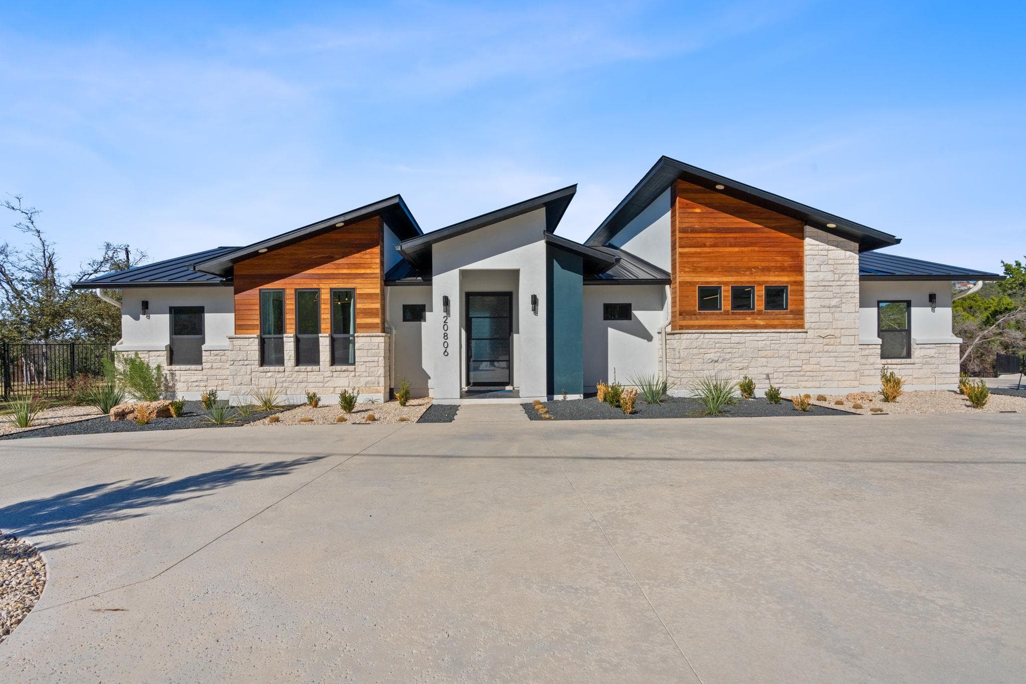 20806  Northland Cir