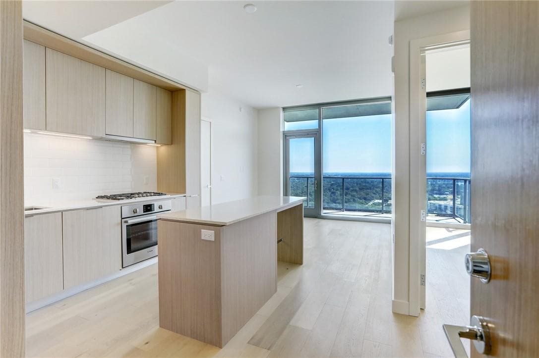 44  East Ave  #2408