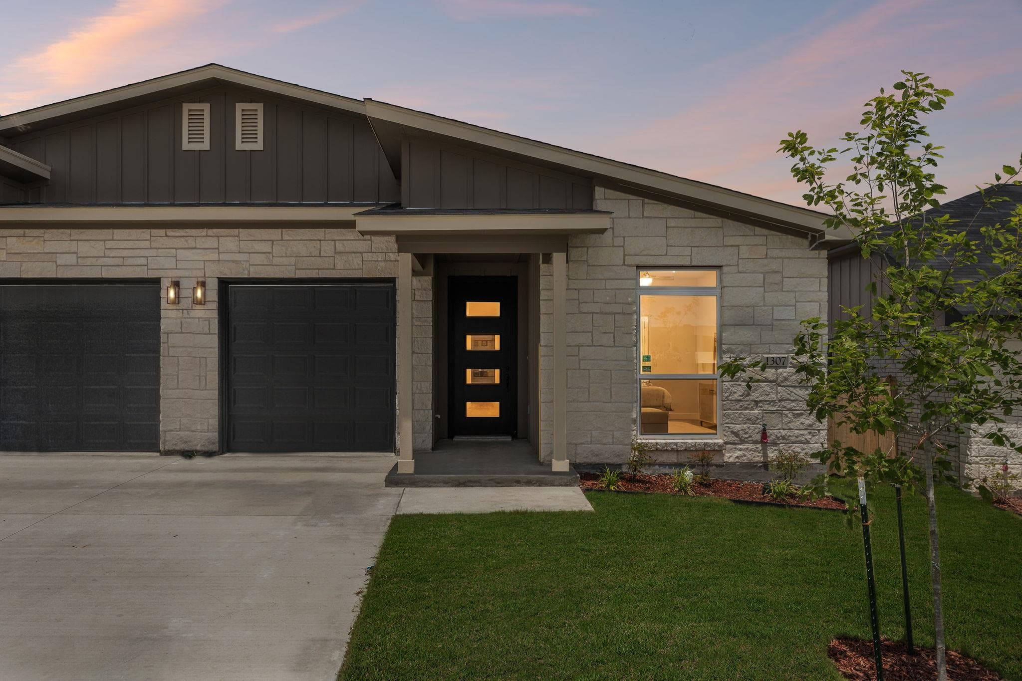 1307  Lone Pine Way