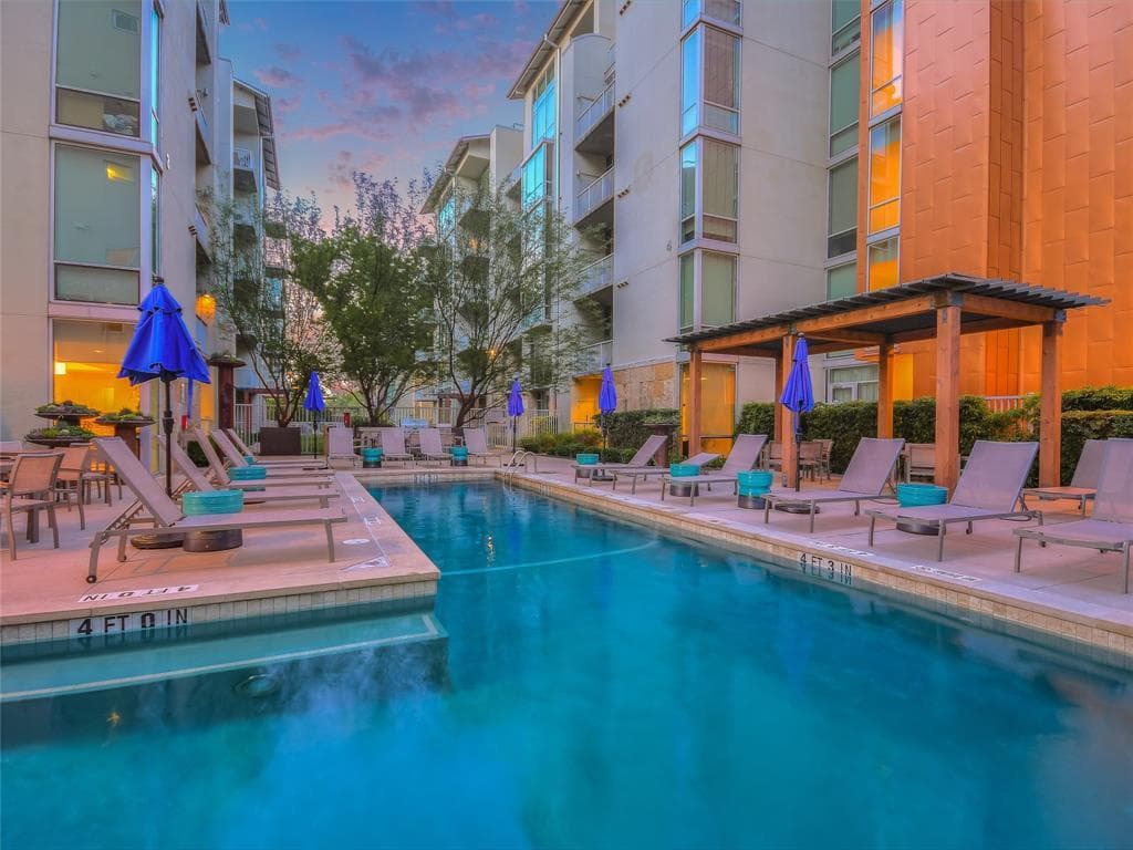 1600  Barton Springs Rd  #4306