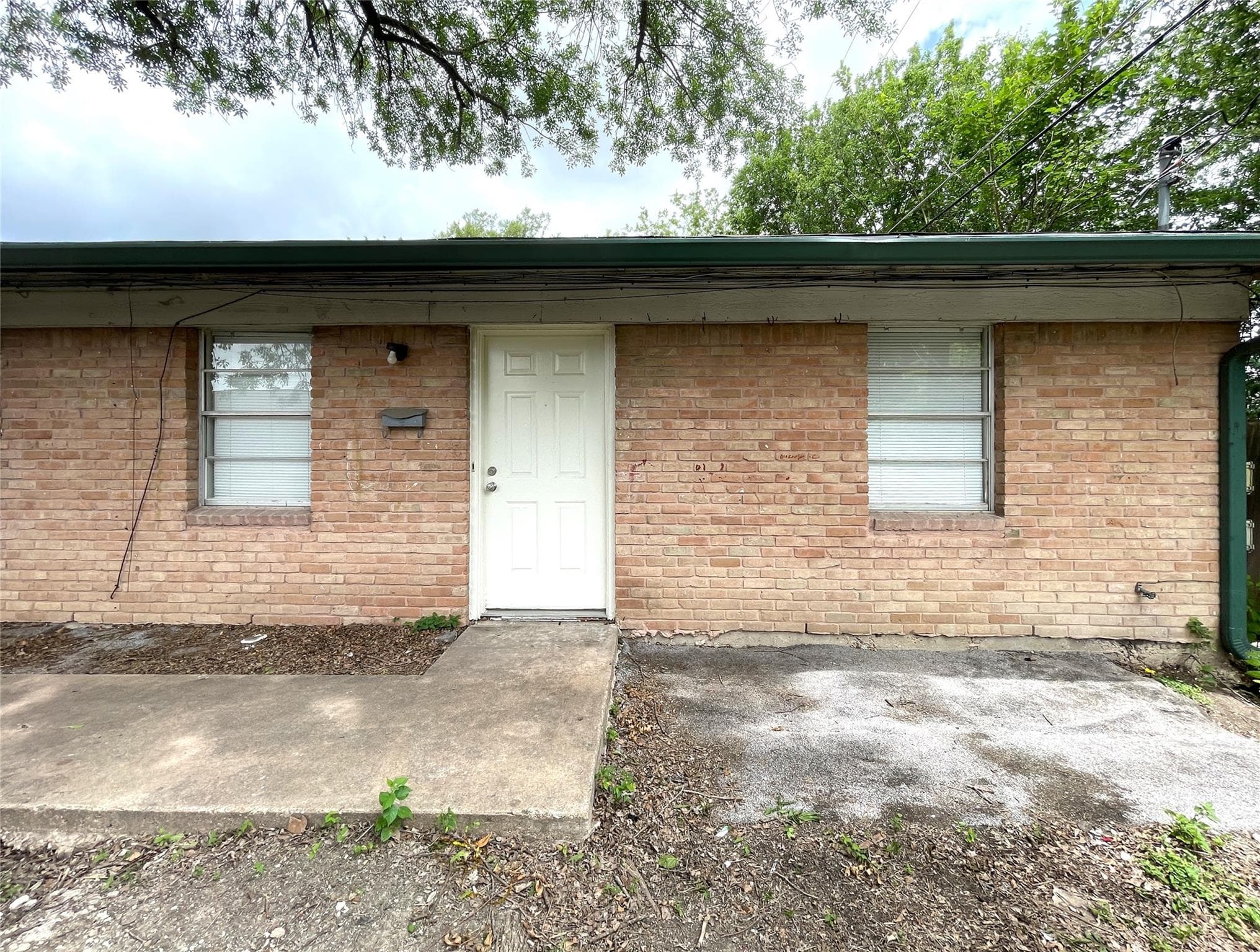 904 N Meadows Dr