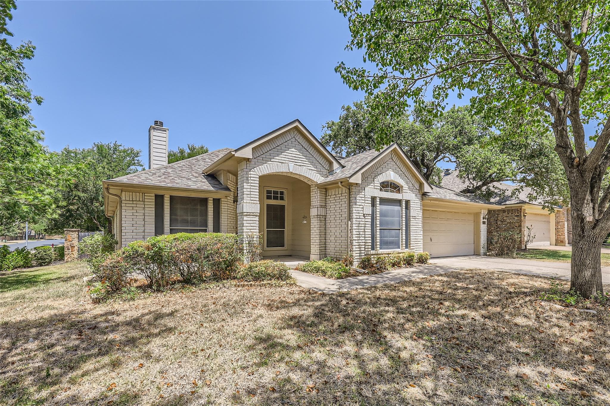 3948  Artesia Bnd