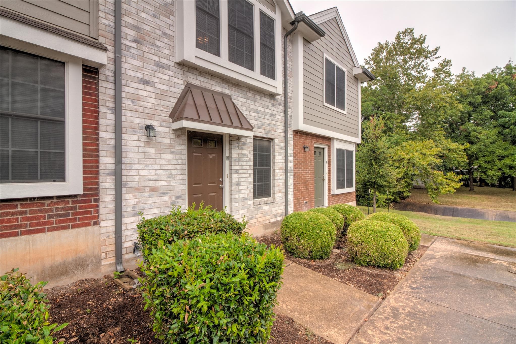 202 S College St  #2