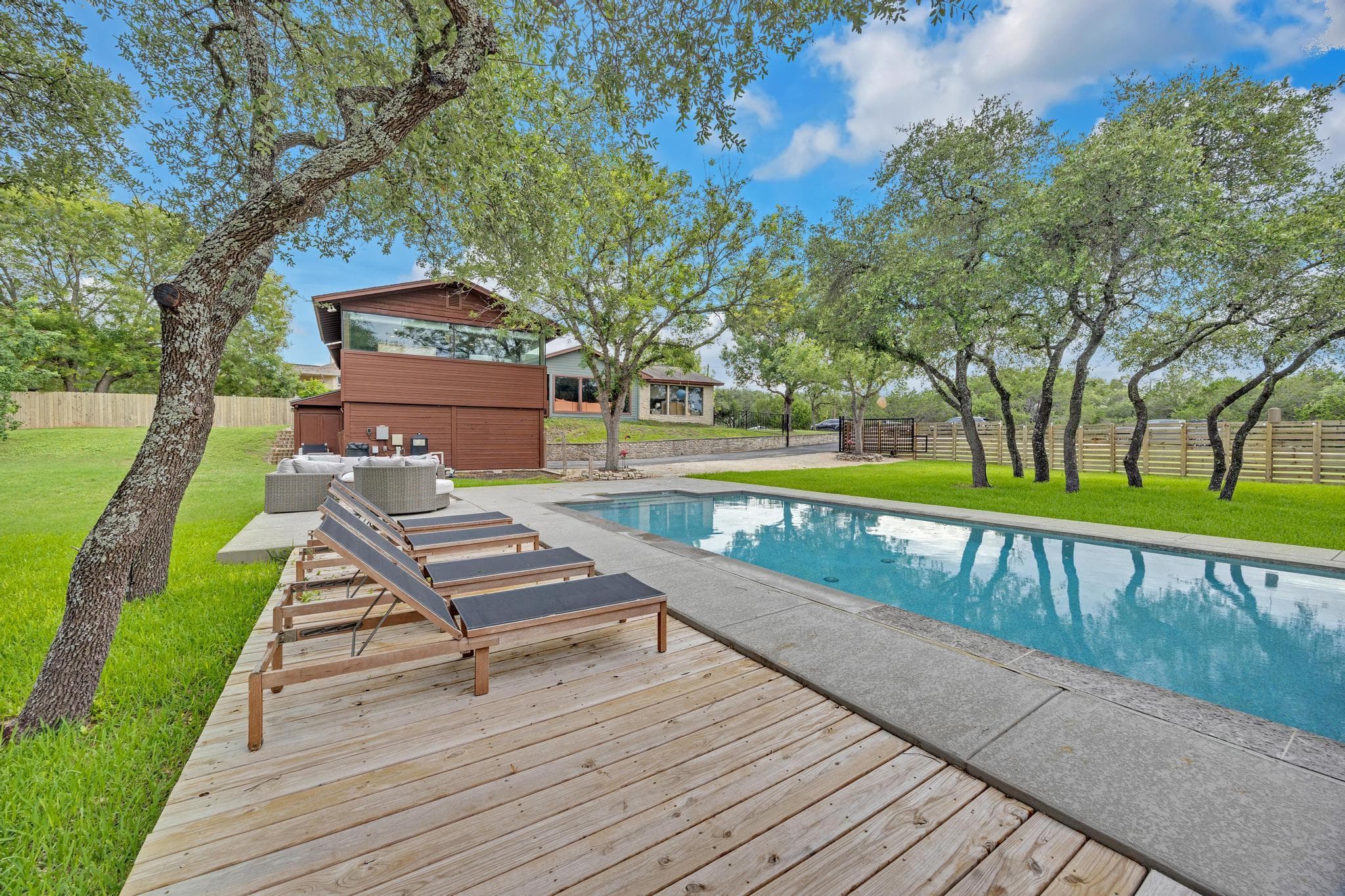 22223  Oban Dr