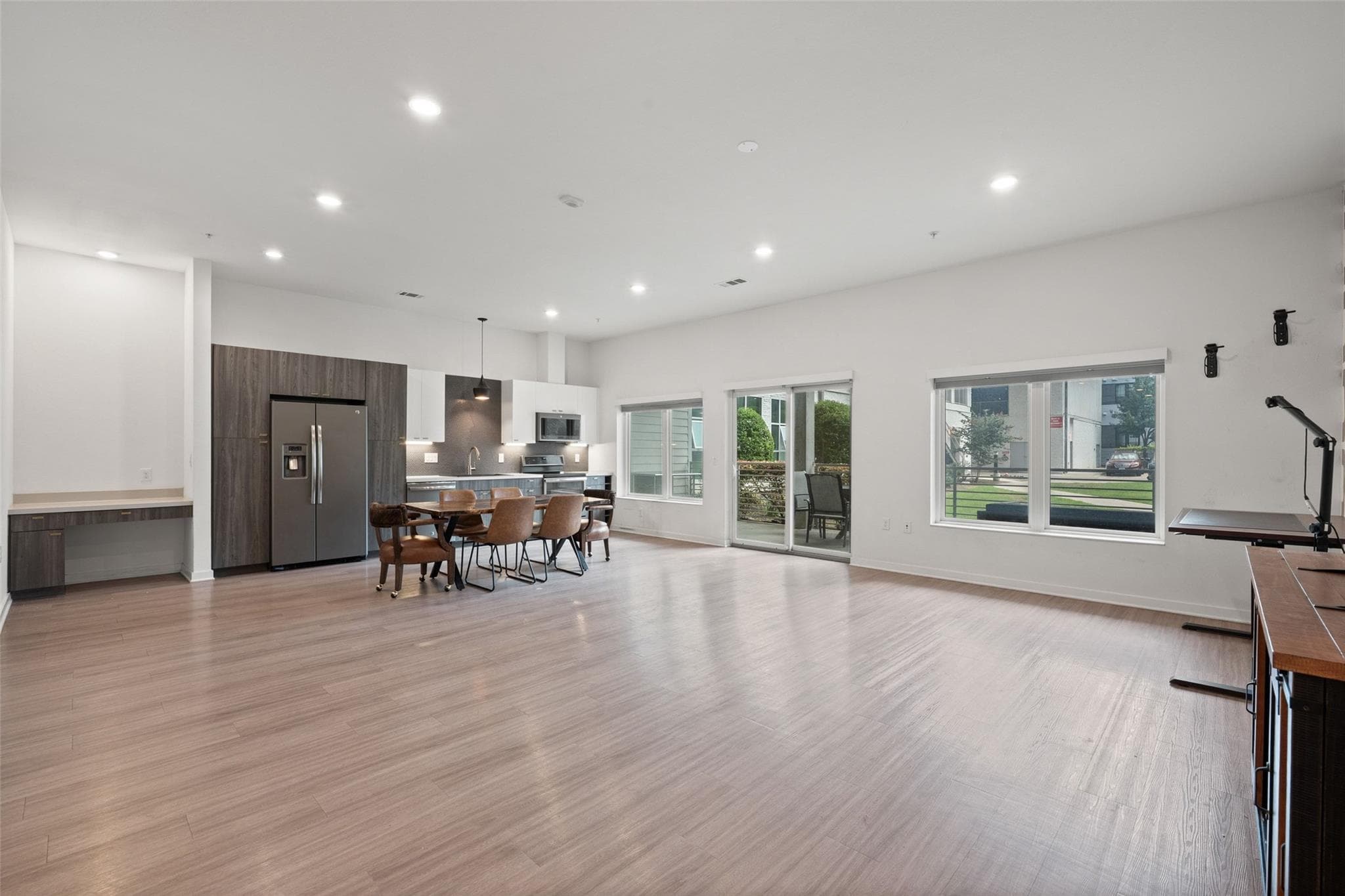 4361 S Congress Ave #111