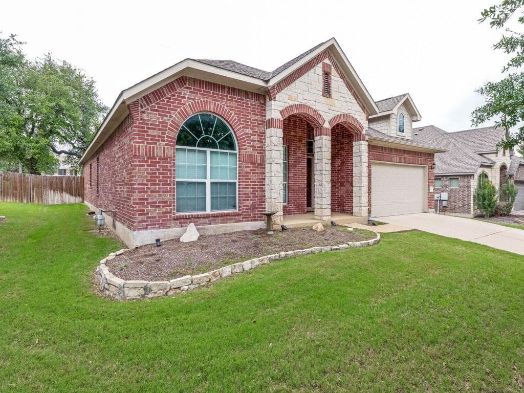 903  Madrone Dr